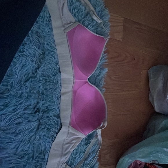 Pink Victoria secret bra cream - Picture 2 of 3